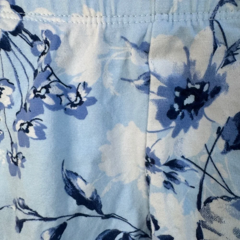NWOT The Children’s Place 2T Girls Blue & White Floral Soft Biker Shorts